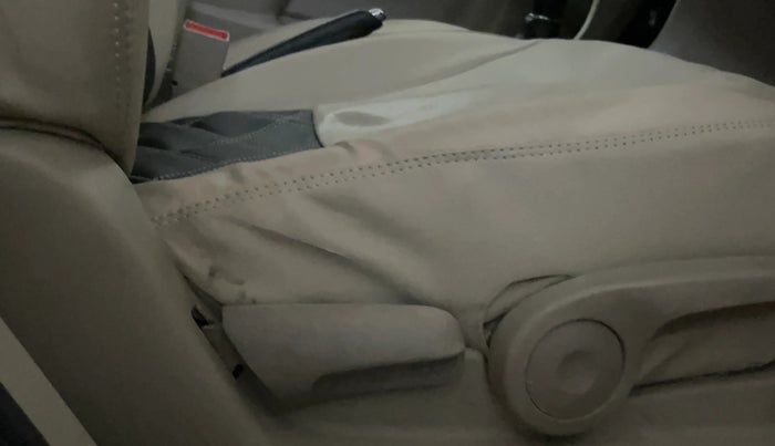 2019 Maruti Ciaz DELTA AT 1.5 SHVS PETROL, Petrol, Automatic, 43,848 km, Driver Side Adjustment Panel