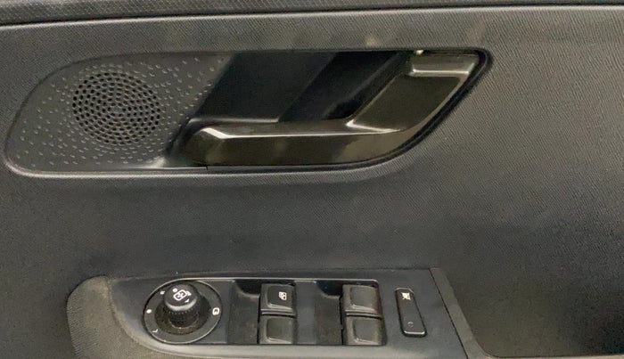 2023 Tata ALTROZ XZ Plus (S) Dark Edition, Petrol, Manual, 9,701 km, Driver Side Door Panels Control