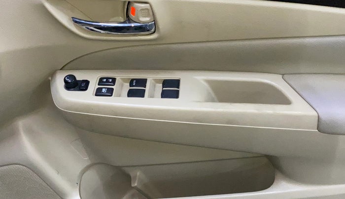 2015 Maruti Ciaz ZDI+ SHVS, Diesel, Manual, 71,836 km, Driver Side Door Panels Control