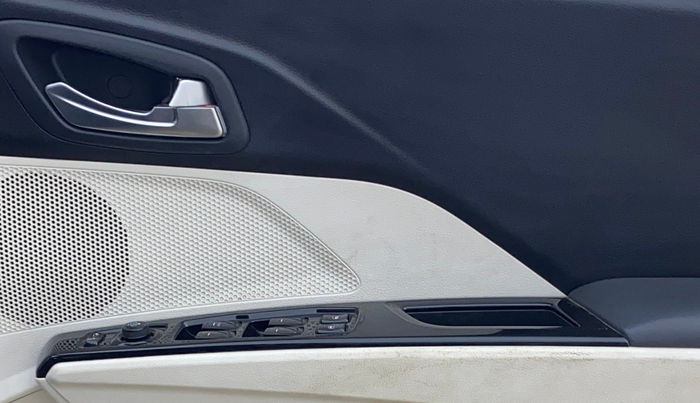 2024 Mahindra XUV 3XO AX5 1.2 L TCMPFi, Petrol, Manual, 27,203 km, Driver Side Door Panels Control