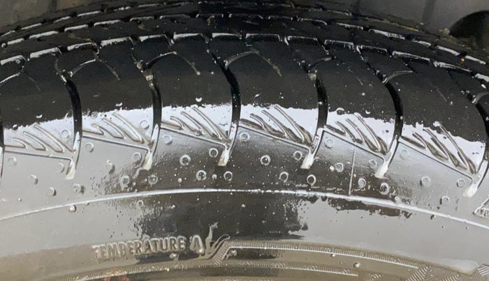 2024 Mahindra XUV 3XO AX5 1.2 L TCMPFi, Petrol, Manual, 27,203 km, Right Rear Tyre Tread