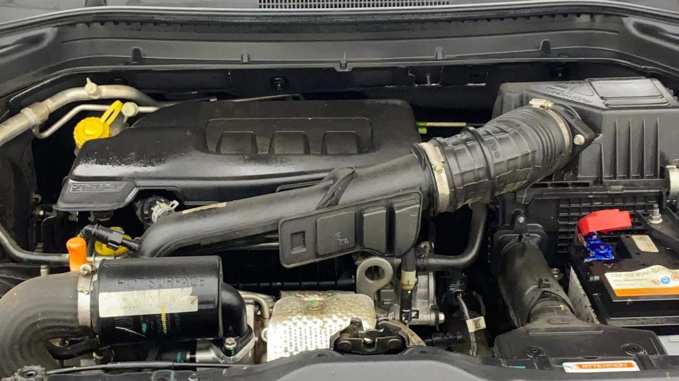 2024 Mahindra XUV 3XO AX5 1.2 L TCMPFi, Petrol, Manual, 27,203 km, Engine View