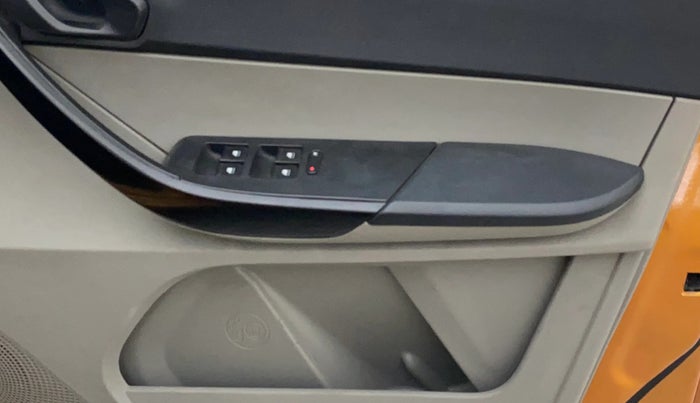 2016 Tata Tiago XT PETROL, Petrol, Manual, 81,746 km, Driver Side Door Panels Control