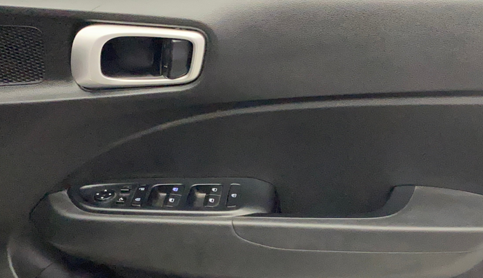 2020 Hyundai VENUE SX 1.0 TURBO, Petrol, Manual, 78,987 km, Driver Side Door Panels Control