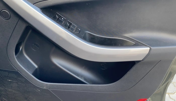 2023 Tata NEXON XMA PETROL, Petrol, Automatic, 36,202 km, Driver Side Door Panels Control