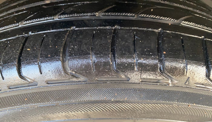 2017 Honda WR-V 1.2L I-VTEC S MT, Petrol, Manual, 1,46,319 km, Right Rear Tyre Tread