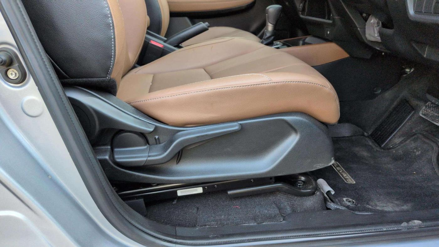 2024 Honda ELEVATE ZX CVT, Petrol, Automatic, 5,490 km, Driver Side Adjustment Panel