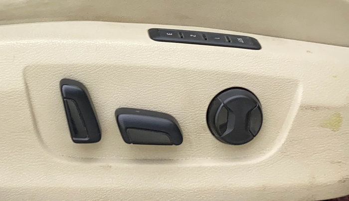 2016 Skoda Superb STYLE 1.8 TSI MT, Petrol, Manual, 48,557 km, Driver Side Adjustment Panel