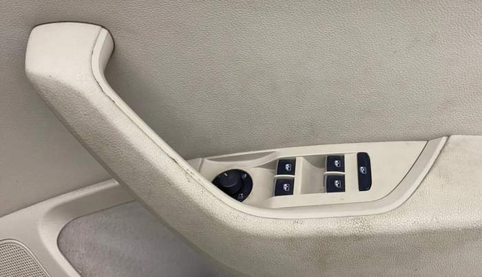 2016 Skoda Superb STYLE 1.8 TSI MT, Petrol, Manual, 48,557 km, Driver Side Door Panels Control