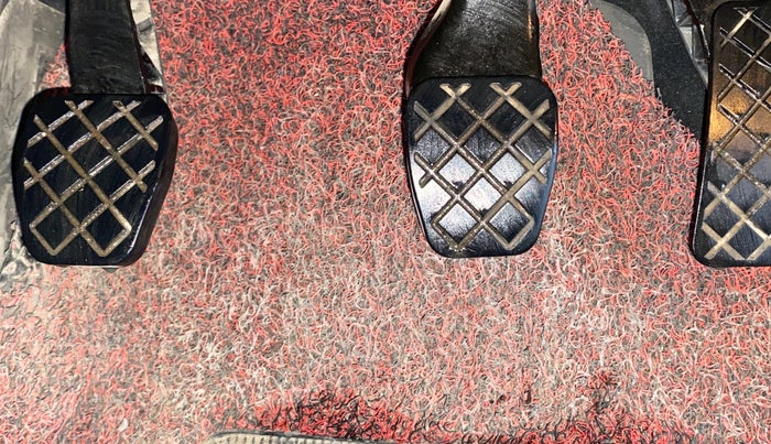 2016 Skoda Superb STYLE 1.8 TSI MT, Petrol, Manual, 48,557 km, Pedals