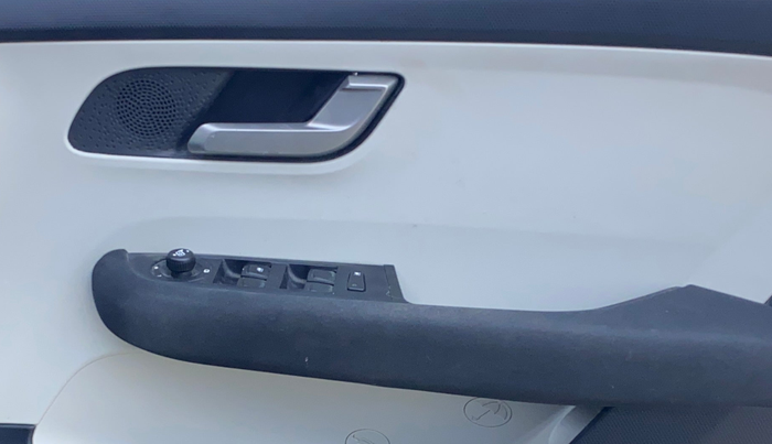 2023 Tata ALTROZ XZ PLUS SUNROOF CNG, CNG, Manual, 40,498 km, Driver Side Door Panels Control