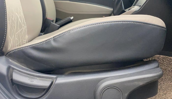 2016 Hyundai Xcent S 1.2, Petrol, Manual, 1,17,304 km, Driver Side Adjustment Panel