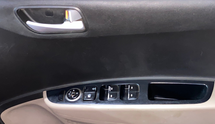 2017 Hyundai Grand i10 SPORTZ (O) 1.2 KAPPA VTVT, Petrol, Manual, 48,133 km, Driver Side Door Panels Control