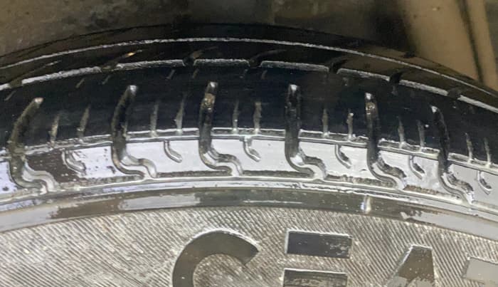2017 Maruti Celerio VXI, CNG, Manual, 64,096 km, Left Rear Tyre Tread