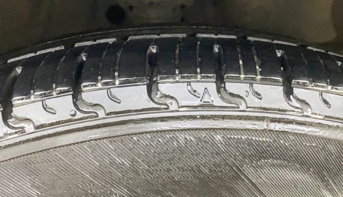 2017 Maruti Celerio VXI, CNG, Manual, 64,096 km, Right Front Tyre Tread