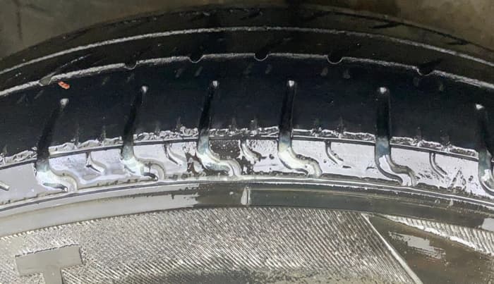 2017 Maruti Celerio VXI, CNG, Manual, 64,096 km, Right Rear Tyre Tread