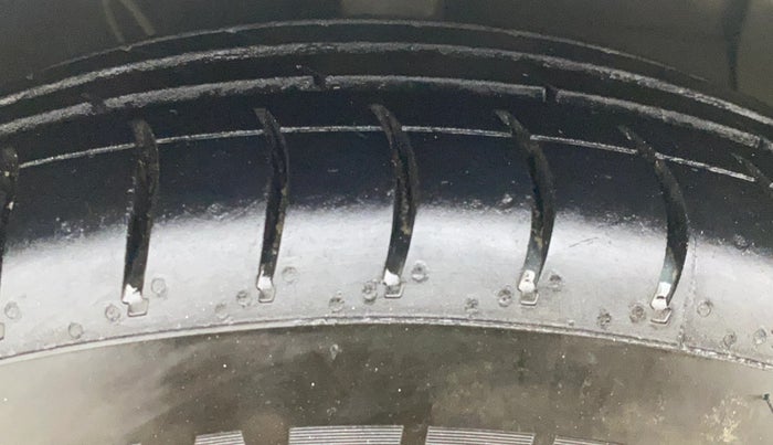 2022 Hyundai AURA S 1.2 CNG, CNG, Manual, 66,968 km, Right Front Tyre Tread