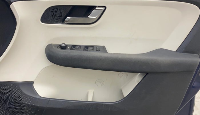 2022 Tata ALTROZ XZA, Petrol, Automatic, 41,552 km, Driver Side Door Panels Control