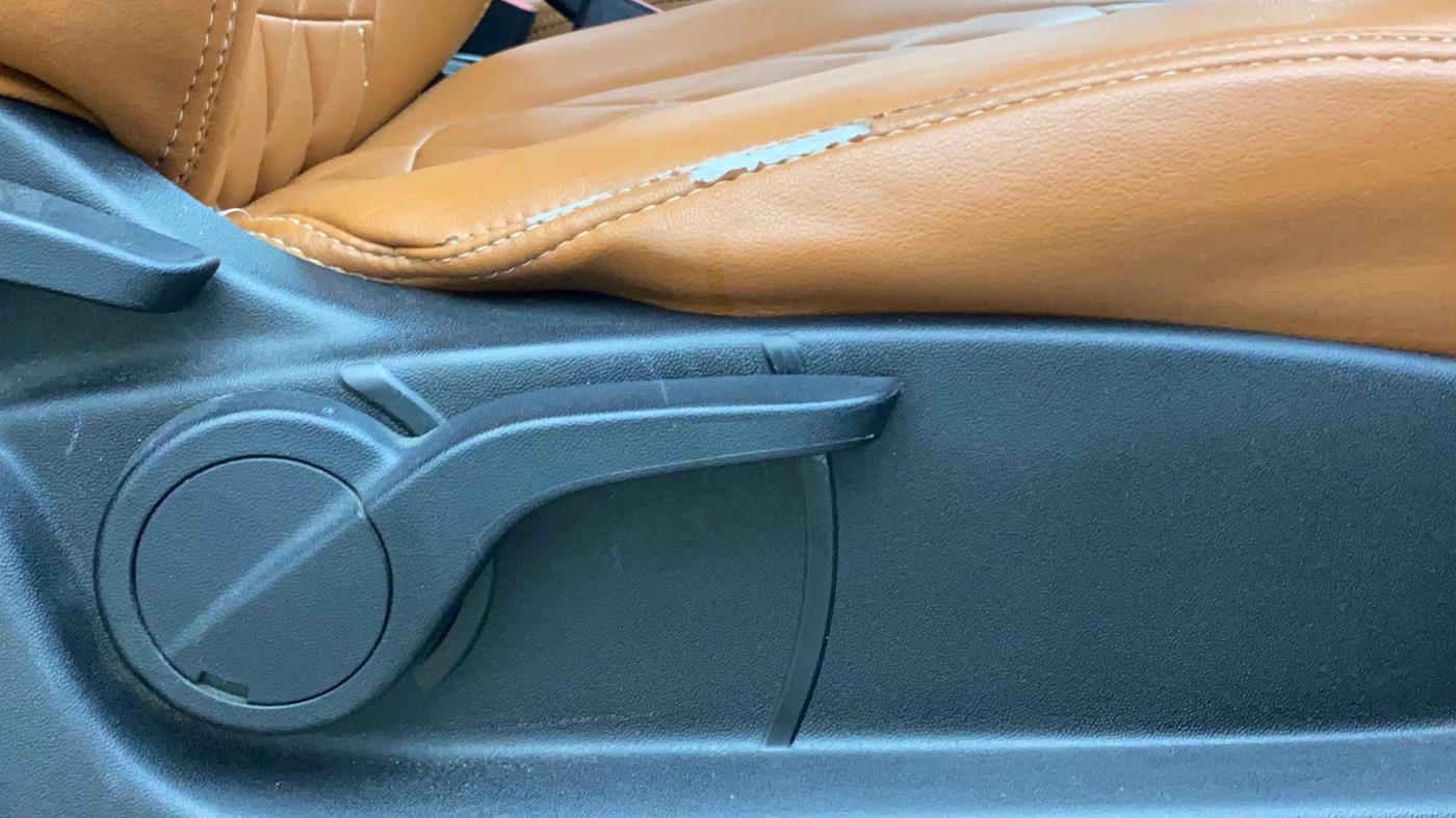 2020 Mahindra XUV500 W7 AT, Diesel, Automatic, 73,918 km, Driver Side Adjustment Panel