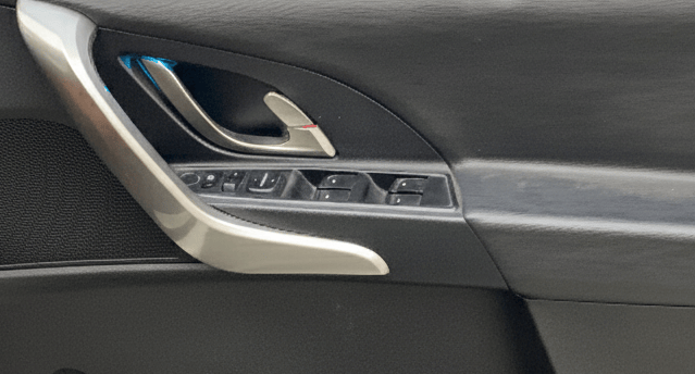 2020 Mahindra XUV500 W7 AT, Diesel, Automatic, 73,918 km, Driver Side Door Panels Control