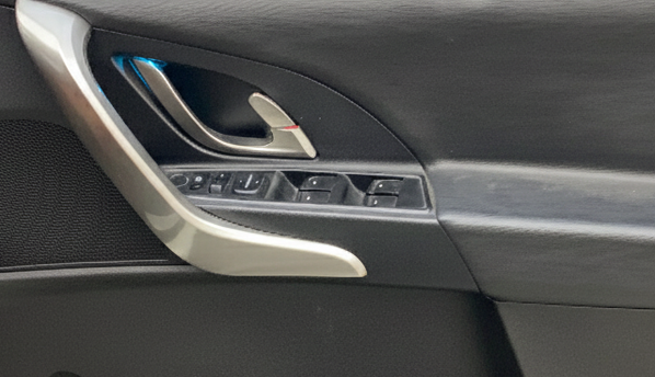 2020 Mahindra XUV500 W7 AT, Diesel, Automatic, 73,825 km, Driver Side Door Panels Control