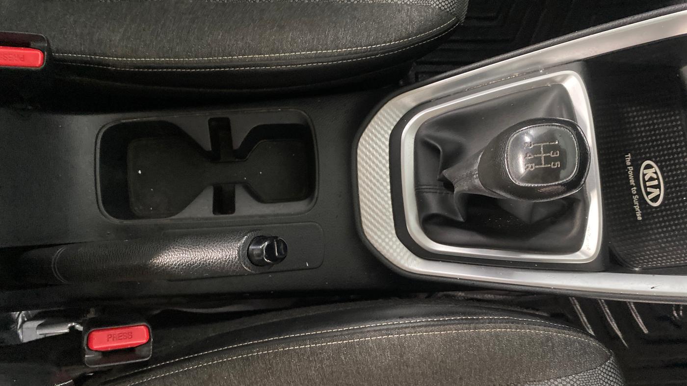 2021 KIA SONET HTK PLUS 1.2, Petrol, Manual, 65,228 km, Gear Lever