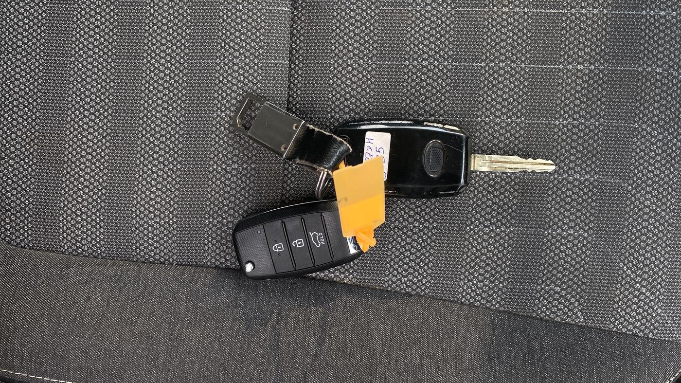 2021 KIA SONET HTK PLUS 1.2, Petrol, Manual, 65,228 km, Key Close Up
