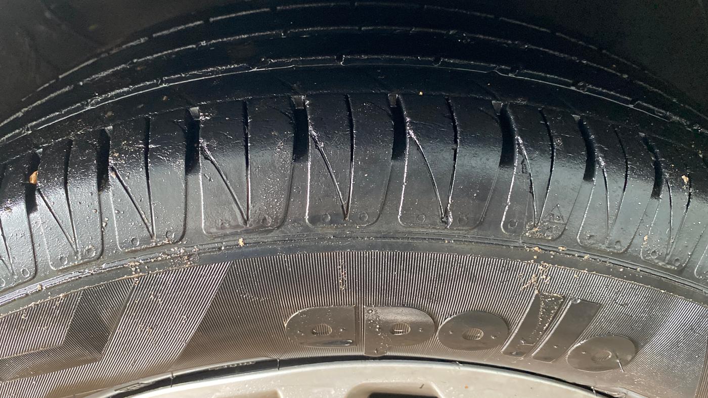 2021 KIA SONET HTK PLUS 1.2, Petrol, Manual, 65,228 km, Right Front Tyre Tread