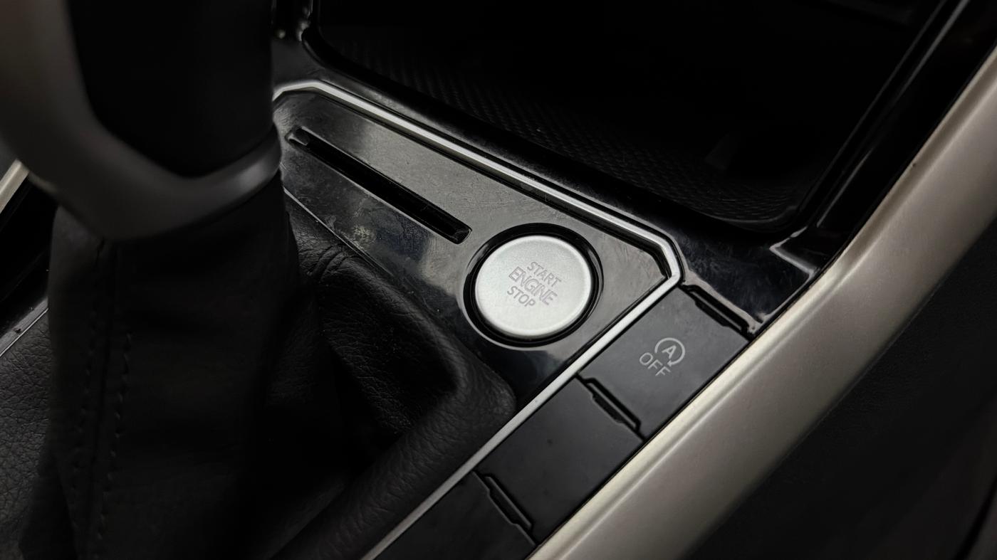 2023 Volkswagen VIRTUS TOPLINE TSI 1.0 AT, Petrol, Automatic, 38,311 km, Keyless Start/ Stop Button