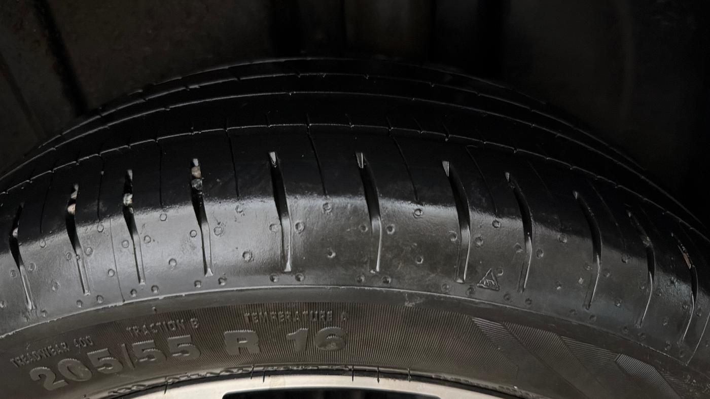 2023 Volkswagen VIRTUS TOPLINE TSI 1.0 AT, Petrol, Automatic, 38,311 km, Left Rear Tyre Tread