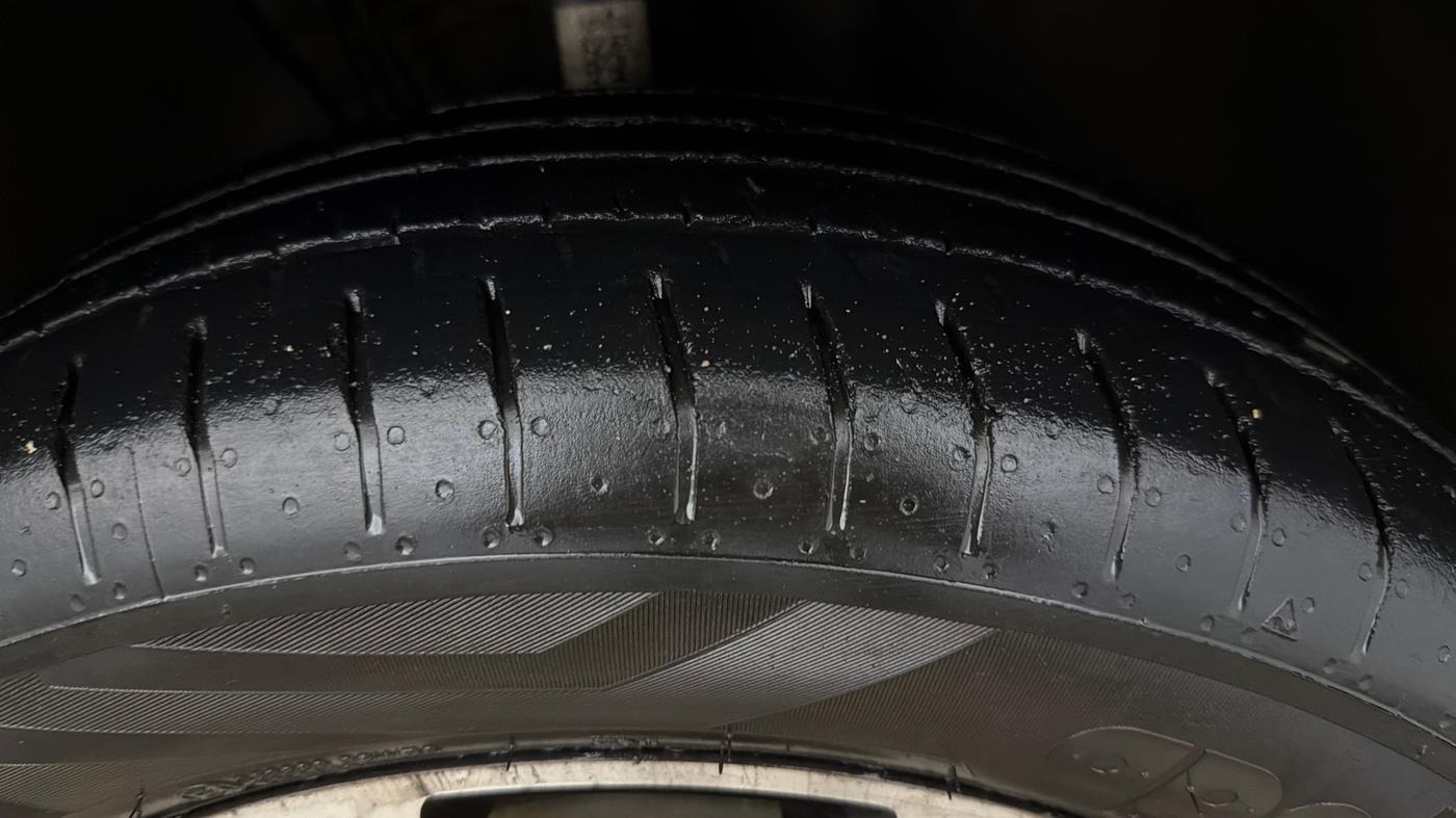 2023 Volkswagen VIRTUS TOPLINE TSI 1.0 AT, Petrol, Automatic, 38,311 km, Right Front Tyre Tread