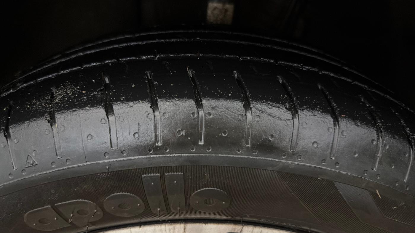 2023 Volkswagen VIRTUS TOPLINE TSI 1.0 AT, Petrol, Automatic, 38,311 km, Left Front Tyre Tread