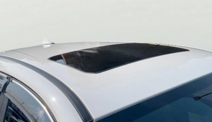 2024 Hyundai NEW I20 Sportz (O) 1.2, Petrol, Manual, 11,965 km, Moonroof/ Sunroof