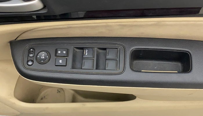 2018 Honda Amaze 1.5L I-DTEC S, Diesel, Manual, 1,28,066 km, Driver Side Door Panels Control