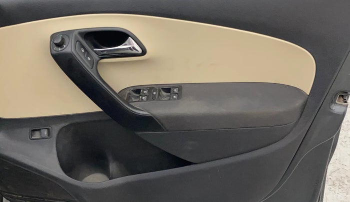 2017 Skoda Rapid AMBITION 1.6 MPI MT, Petrol, Manual, 1,19,944 km, Driver Side Door Panels Control