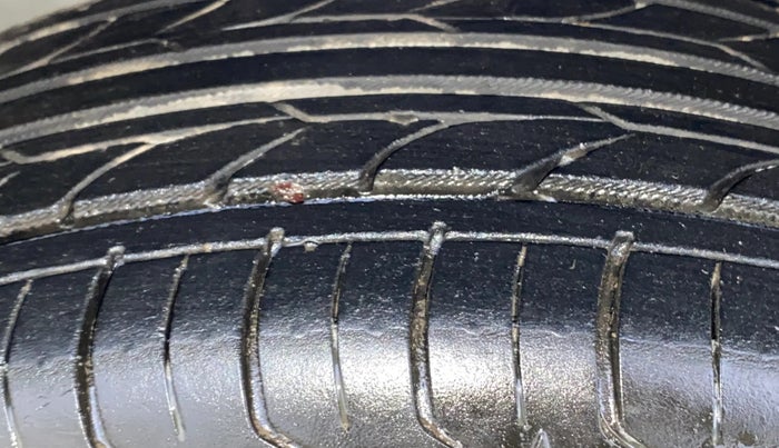 2013 Toyota Etios Liva G, Petrol, Manual, 1,18,636 km, Left Front Tyre Tread