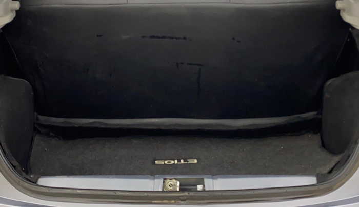 2013 Toyota Etios Liva G, Petrol, Manual, 1,18,636 km, Boot Inside