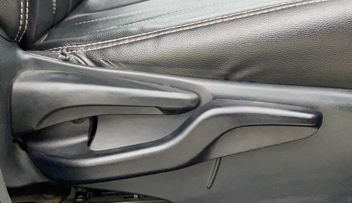 2013 Toyota Etios Liva G, Petrol, Manual, 1,18,636 km, Driver Side Adjustment Panel