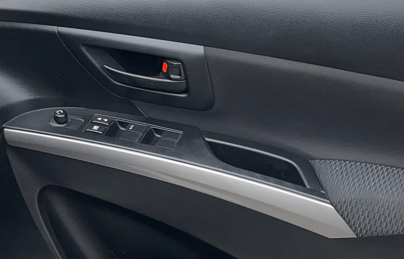 2022 Maruti S Cross SIGMA 1.5, Petrol, Manual, 42,301 km, Driver Side Door Panels Control