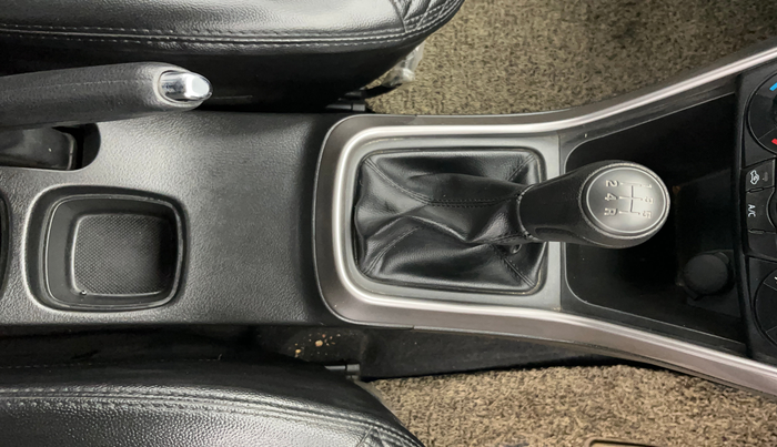 2022 Maruti S Cross SIGMA 1.5, Petrol, Manual, 42,301 km, Gear Lever