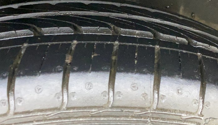 2017 Maruti Ciaz SIGMA 1.4 MT PETROL, Petrol, Manual, 59,220 km, Right Rear Tyre Tread