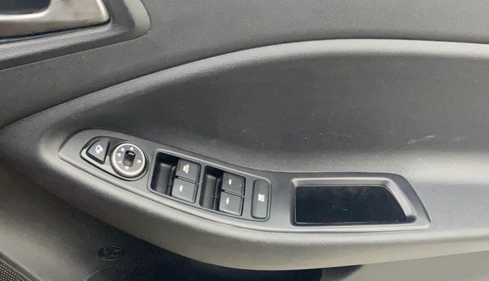 2016 Hyundai i20 Active 1.2 SX, Petrol, Manual, 91,318 km, Driver Side Door Panels Control