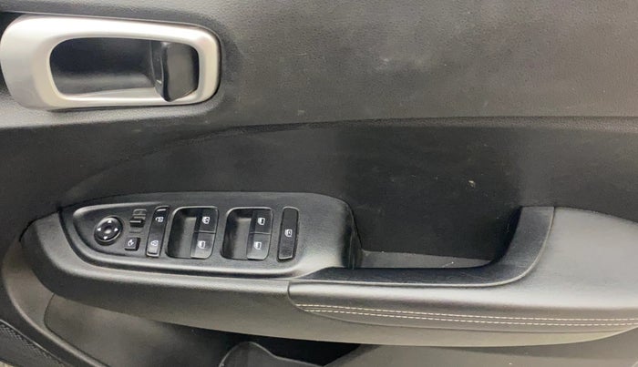 2019 Hyundai VENUE SX 1.0 (O) TURBO, Petrol, Manual, 63,161 km, Driver Side Door Panels Control