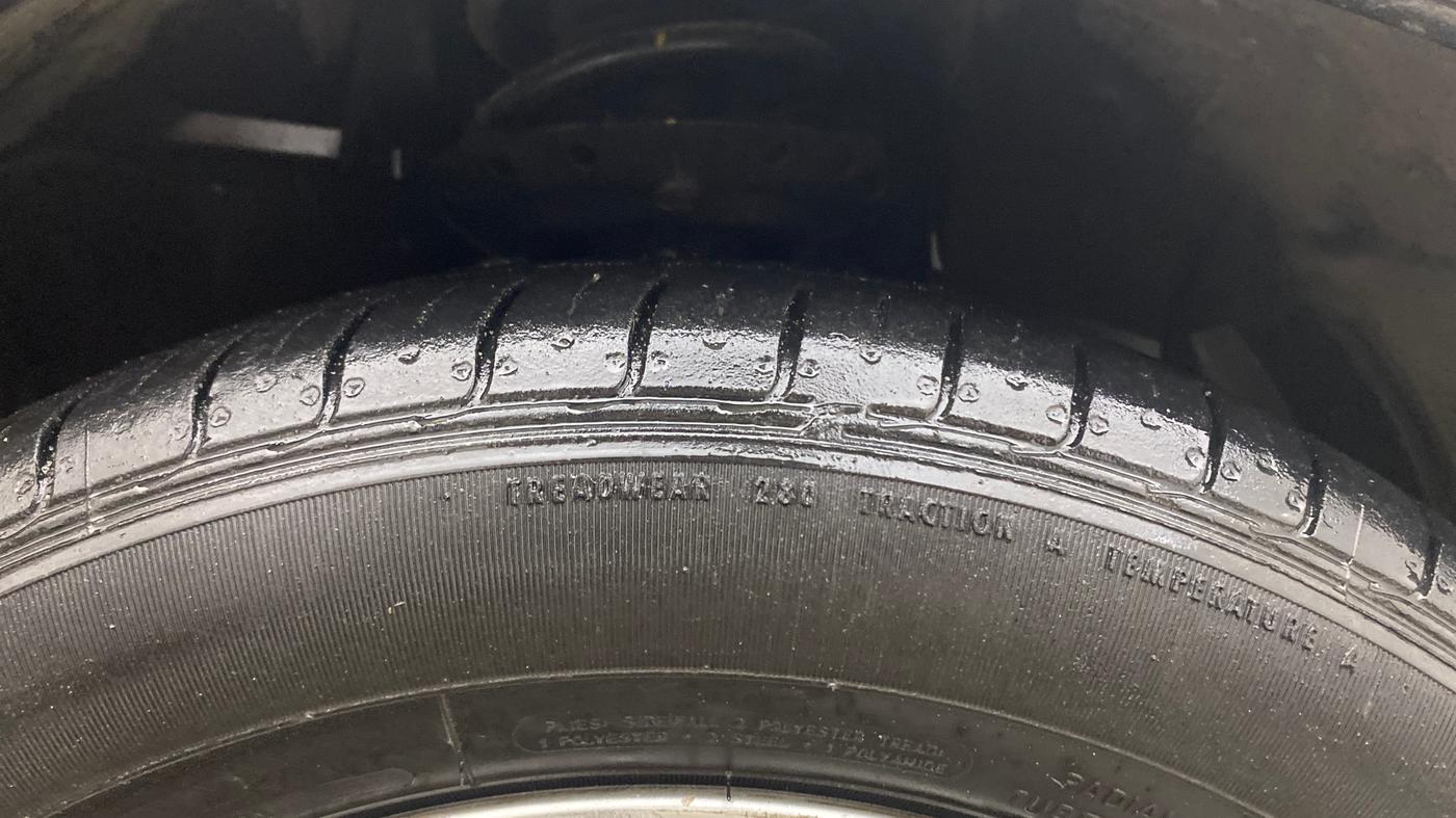 2013 Honda City 1.5L I-VTEC V MT, Petrol, Manual, 1,00,405 km, Right Front Tyre Tread