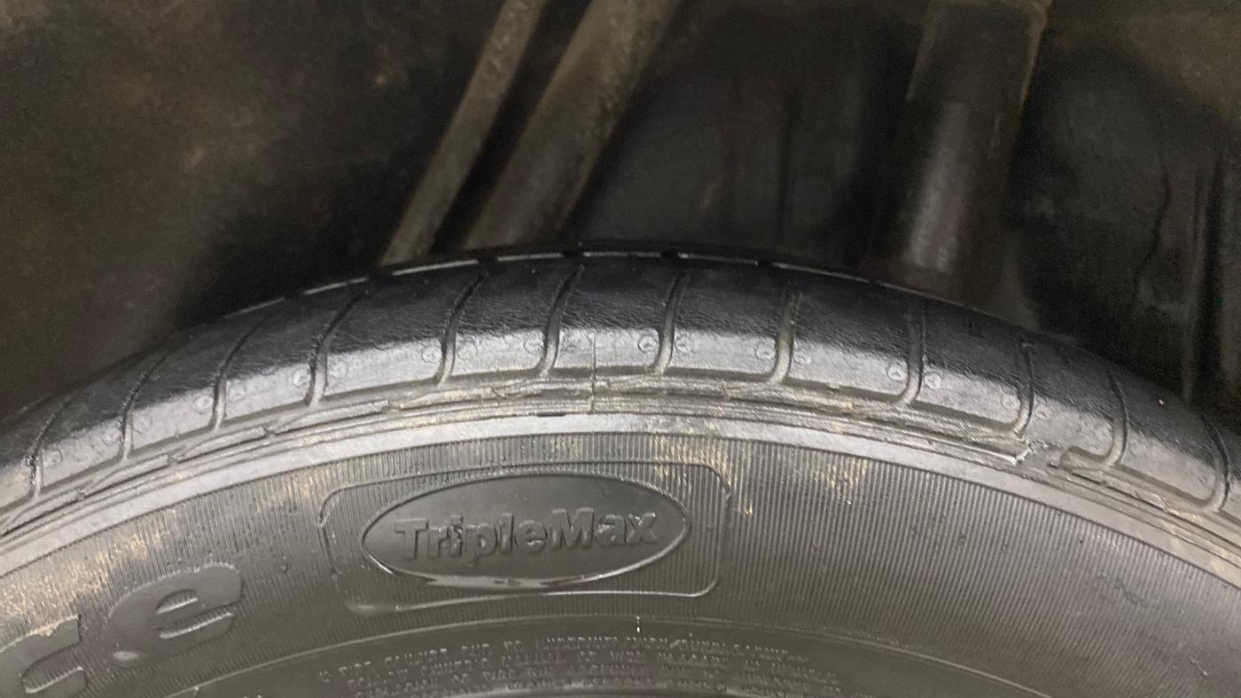 2013 Honda City 1.5L I-VTEC V MT, Petrol, Manual, 1,00,405 km, Left Rear Tyre Tread
