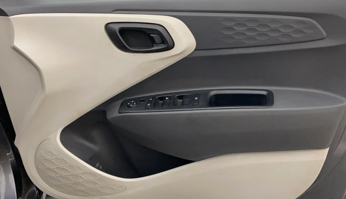 2020 Hyundai AURA S 1.2 CNG, CNG, Manual, 55,278 km, Driver Side Door Panels Control