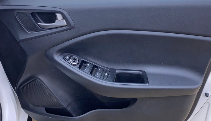 2015 Hyundai i20 Active 1.2 S, Petrol, Manual, 95,414 km, Driver Side Door Panels Control