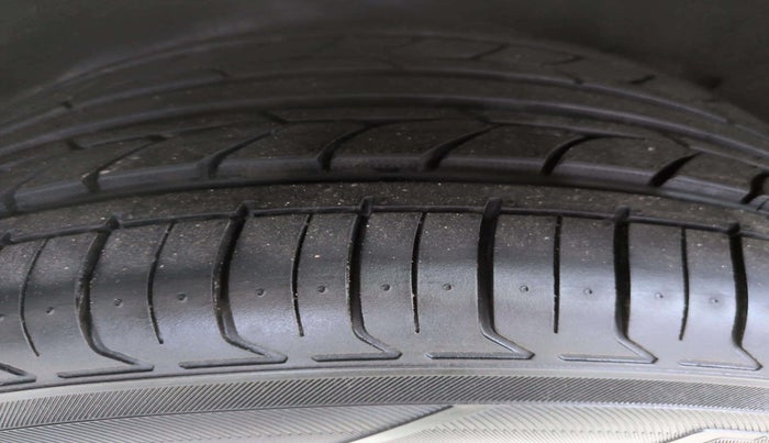 2020 Mercedes Benz E Class E 220 D, Diesel, Automatic, 34,805 km, Right Rear Tyre Tread