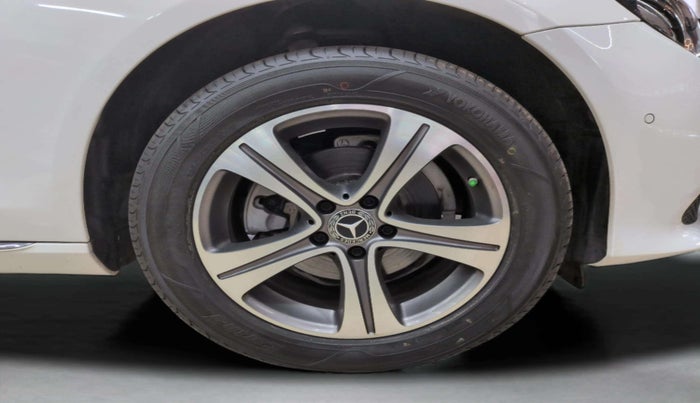 2020 Mercedes Benz E Class E 220 D, Diesel, Automatic, 34,805 km, Right Front Wheel