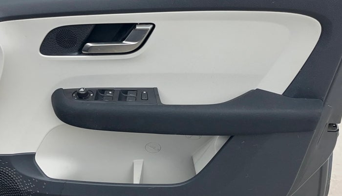 2021 Tata ALTROZ XZ PETROL, Petrol, Manual, 66,054 km, Driver Side Door Panels Control